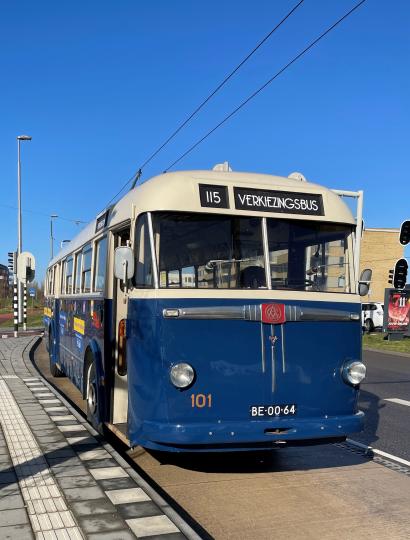 Trolley bus